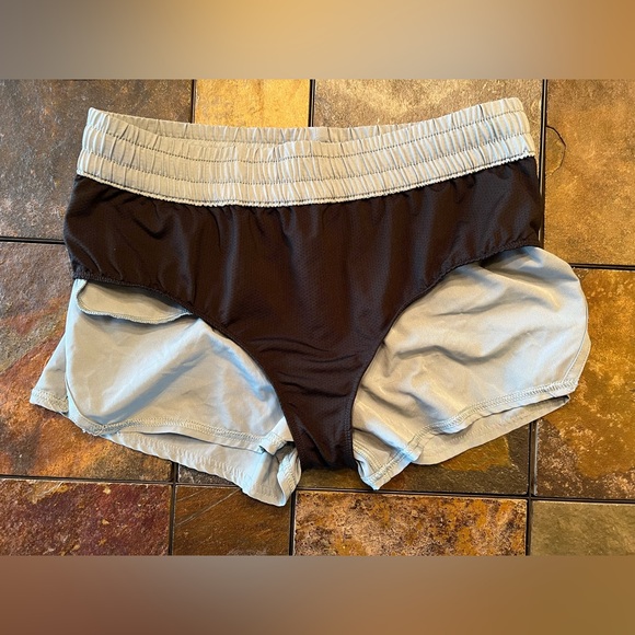 Vuori Clementine Shorts - Picture 4 of 7